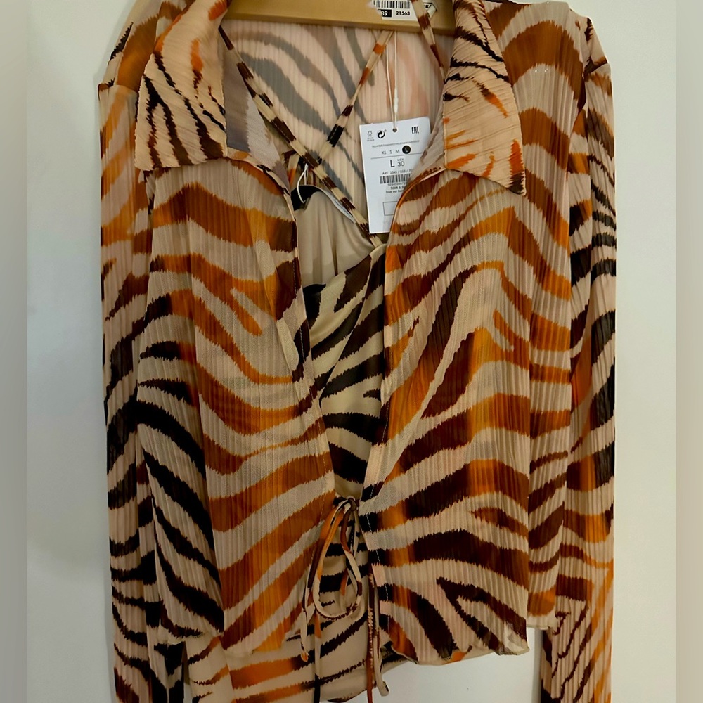 BERSHKA tank and cover up set.